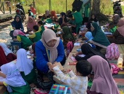 PC PMII Kapuas Berbagi Susu UHT dan Roti di TK NU Kapuas Timur
