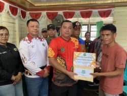 Pasca bencana Wakil Bupati  Kapuas  Dodo, SP serahkan bantuan sosial di Kecamatan Mandau Talawang