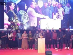 Hujan itu berkah, Warga berdatangan dalam Pisah Sambut Tahun Pemkab Kapuas.