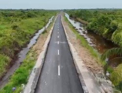 Jalan Darat 3 Kecamatan  Mandomai–Mantangai–Timpah dan Simpang Lamunti-Kalumpang direkonstruksi, Begini Pesan Bupati Kapuas HM Wiyatno.